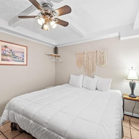 Апартаменты 1Br With Pool Parking Pets Next To Beach 6 Миртл-Бич Экстерьер фото