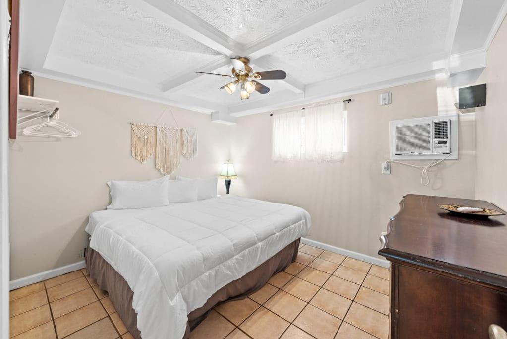Апартаменты 1Br With Pool Parking Pets Next To Beach 6 Миртл-Бич Экстерьер фото